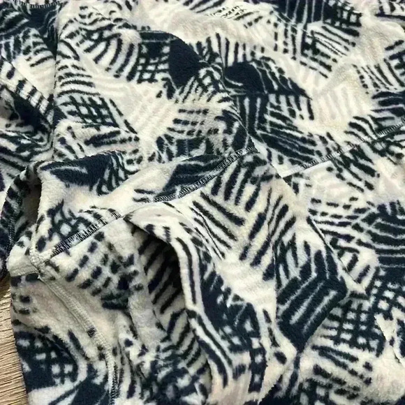 The North Face Women’s Fleece Hoodie, Small - Picture 7 of 15